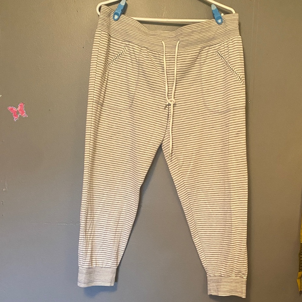 💙Tommy Hilfiger Women's White and Gray Striped Pajama Pants